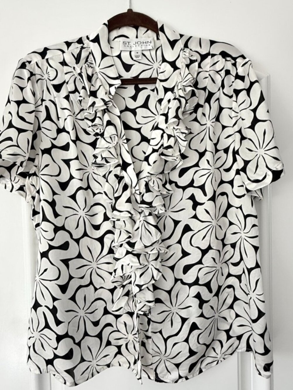 {{ST JOHN COLLECTION}} RUFFLED BLOUSE SIZE 16